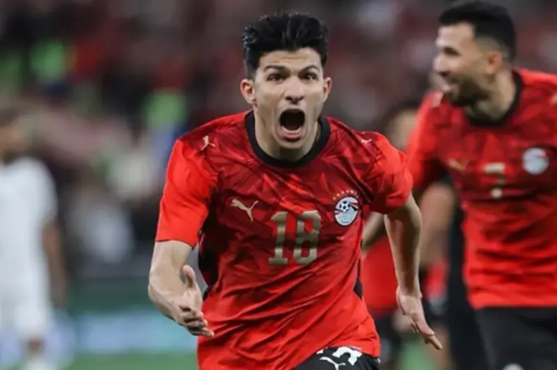 من هو إسلام عيسى؟ مسيرة لاعب سيراميكا كليوباترا ونجم منتخب مصر الصاعد